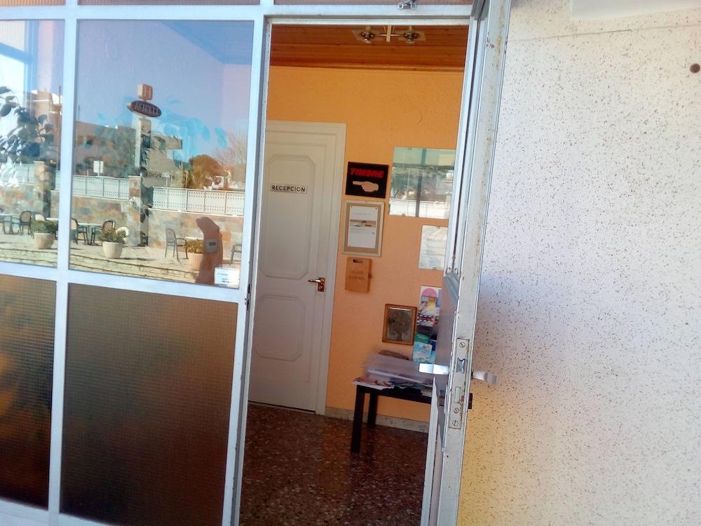 Hostal Lleida Калафелл Экстерьер фото