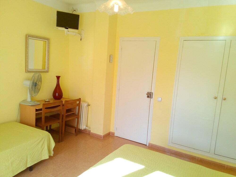 Hostal Lleida Калафелл Экстерьер фото
