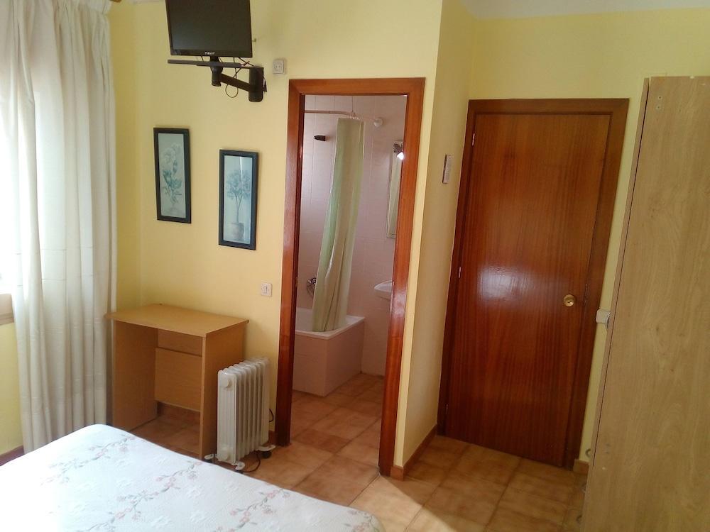 Hostal Lleida Калафелл Экстерьер фото